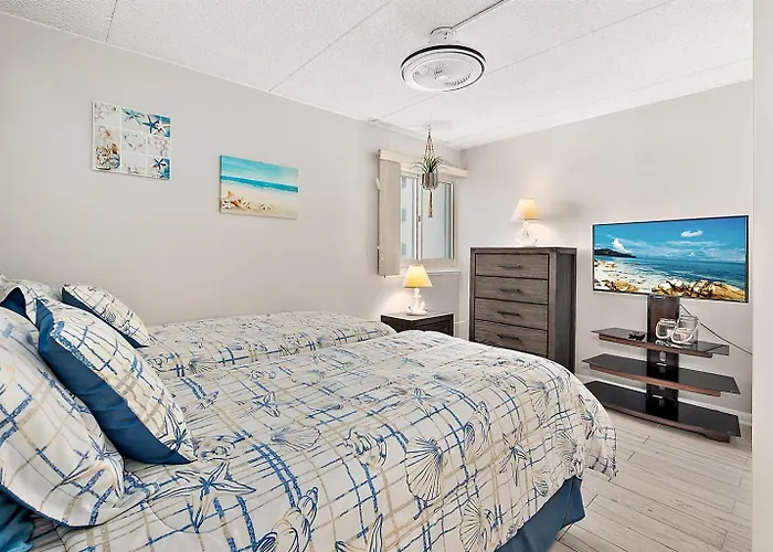 2br Atlantis Oceanfront Condo, Outdoor Pool Apartment *