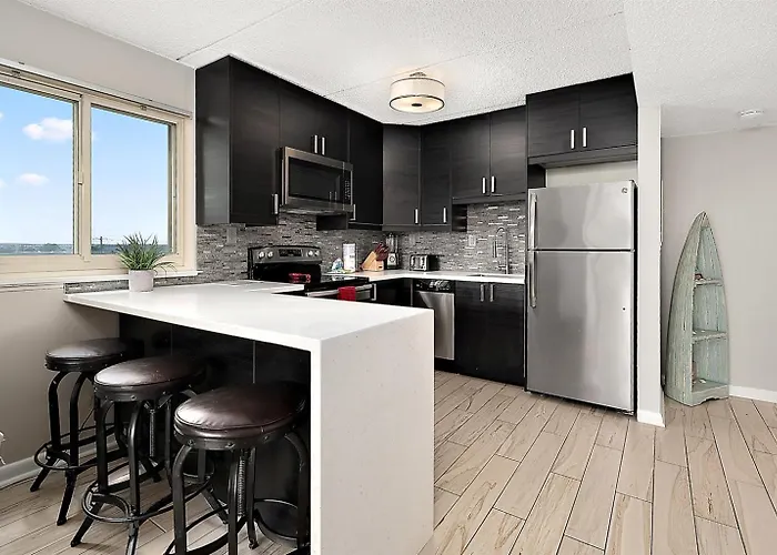 Apartment 2br Atlantis Oceanfront Condo, Outdoor Pool *
