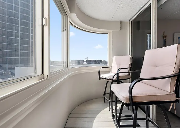 2br Atlantis Oceanfront Condo, Outdoor Pool Apartment
