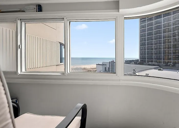 2br Atlantis Oceanfront Condo, Outdoor Pool Apartment