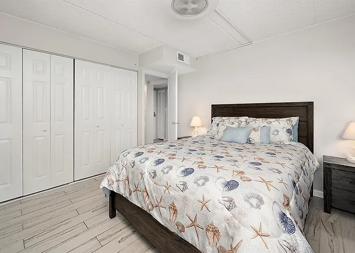 2br Atlantis Oceanfront Condo, Outdoor Pool Apartment
