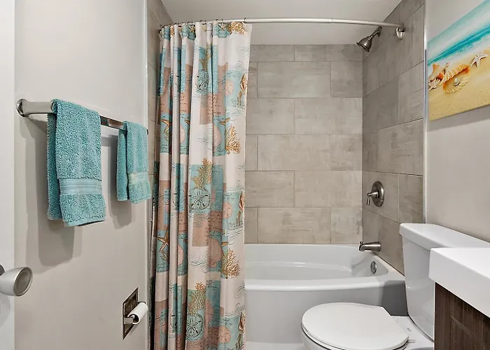 2br Atlantis Oceanfront Condo, Outdoor Pool Apartment *
