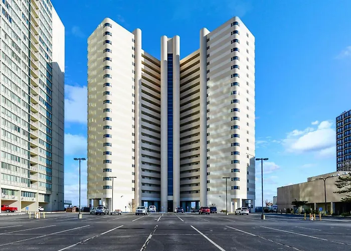 Apartment 2br Atlantis Oceanfront Condo, Outdoor Pool *