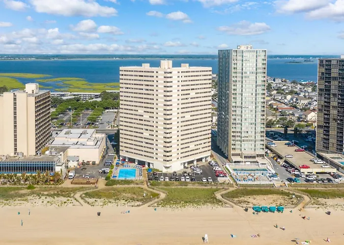 Apartment 2br Atlantis Oceanfront Condo, Outdoor Pool