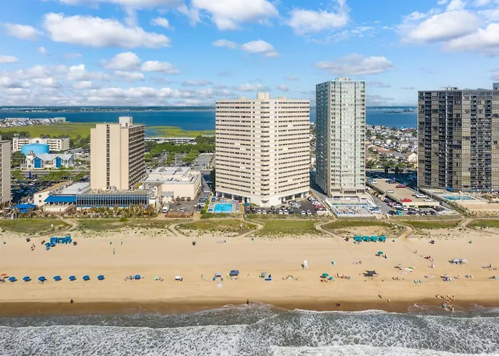 2br Atlantis Oceanfront Condo, Outdoor Pool Apartment *